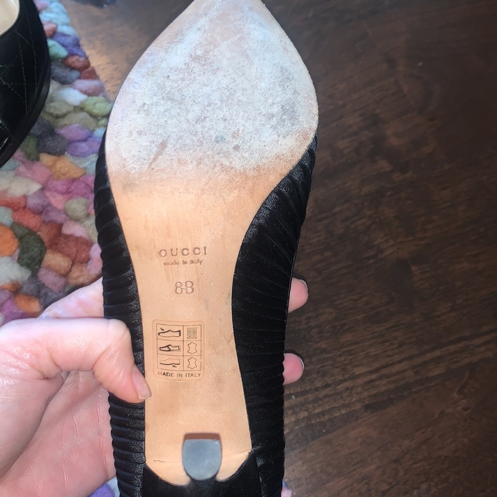Authentic Gucci Pumps - Picture 4 of 5